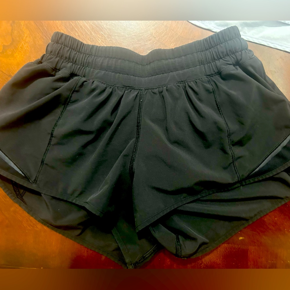 Black lululemon hotty hot short lined - size 4